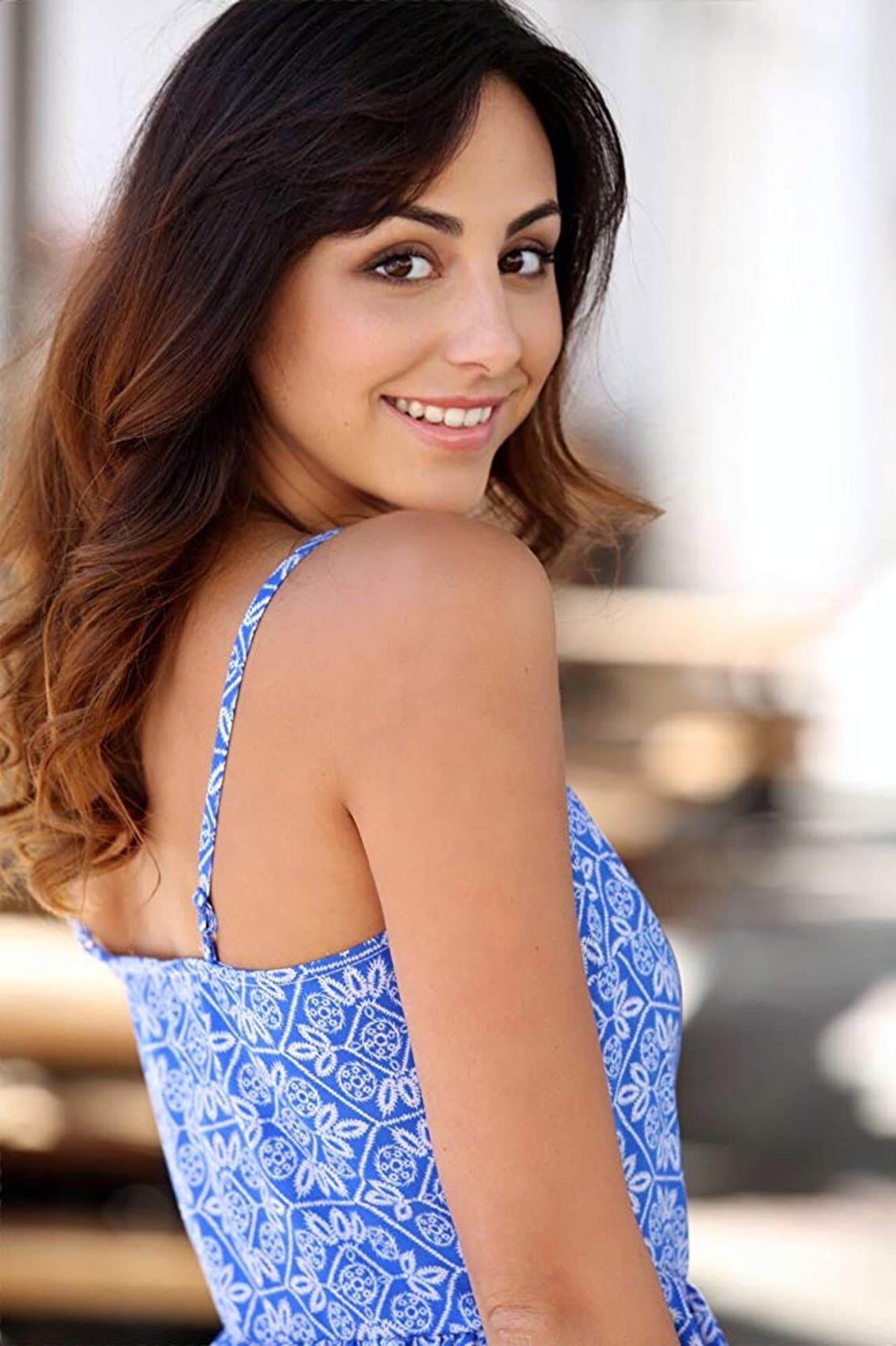 Rafaella Biscayn Debest