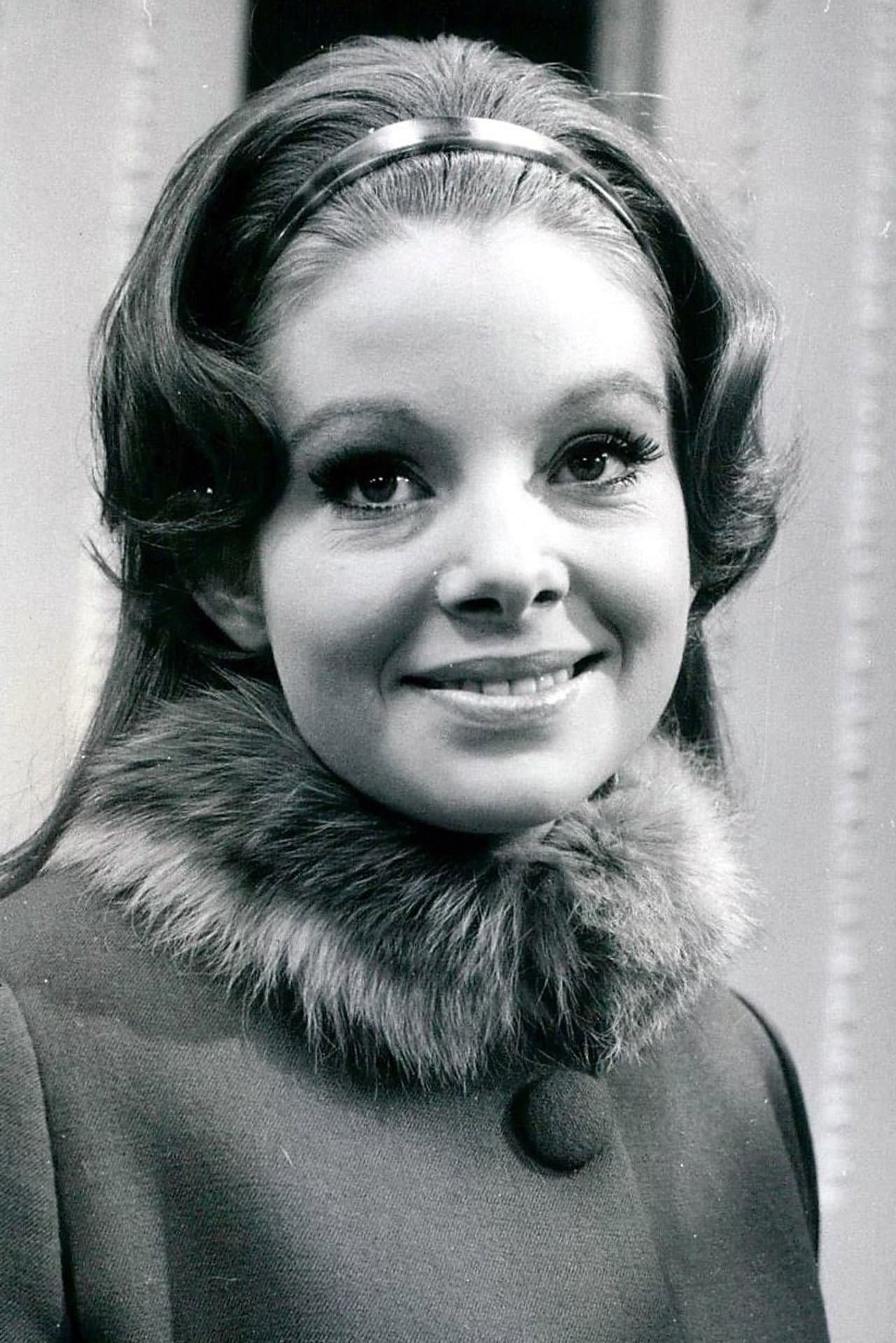 Anna Calder Marshall