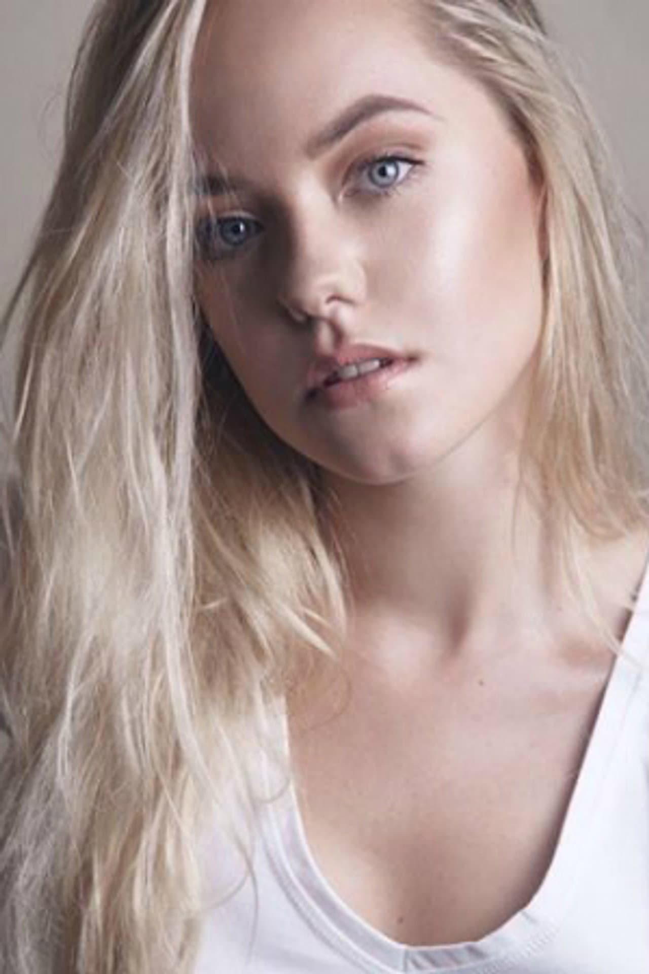 Ashley De Lange